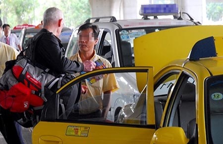 Nhung chieu tran lot khach tao bao cua gioi taxi 'deu' hinh anh