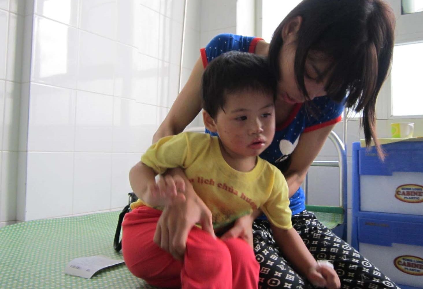 Nguoi 'do ruou vao mom be gai' noi minh bi... ma nhap hinh anh