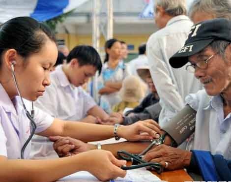 Moi nguoi cao tuoi o Viet Nam phai chiu 15,3 nam benh tat hinh anh
