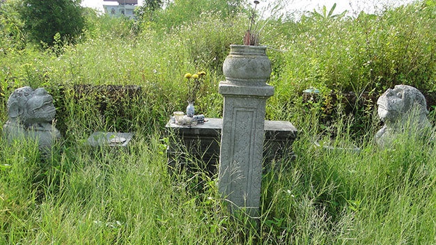 Di tich lang da de doc dang bien mat hinh anh