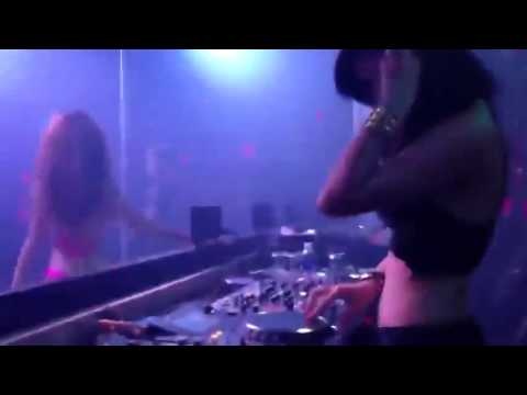 Bo mang vi sam so hot girl DJ hinh anh