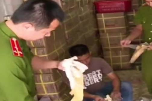 Gang tay con vet mau... van duoc bay ban hinh anh