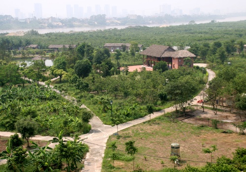 Ưu điểm của các khu vui chơi này gần trung tâm, nhiều cây xanh và không gian thoáng mát. Những khu sinh thái gồm đầy đủ các dịch vụ đang là địa điểm ưu thích của phần đông người thành phố.