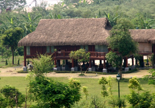 Những nếp nhà sàn đậm chất dân tộc.