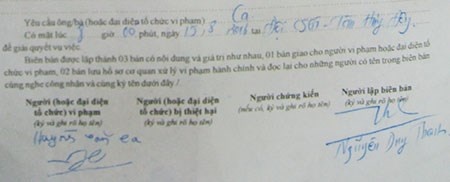 Theo ông Ca, khi ông nộp tiền không có biên lai nhưng ngày 30-8 lại xuất hiện cái biên lai ghi ngày 12/8; ông không ký vào biên bản vi phạm nhưng trong biên bản này lại có tên ông.