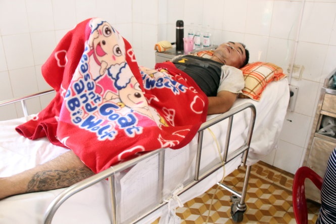 Tài xế Nam vẫn bất tỉnh và đang được cấp cứu tại bệnh viện.