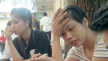 Vợ Phạm Nhân Thắng đau khổ trước cái chết bất thường của chồng.