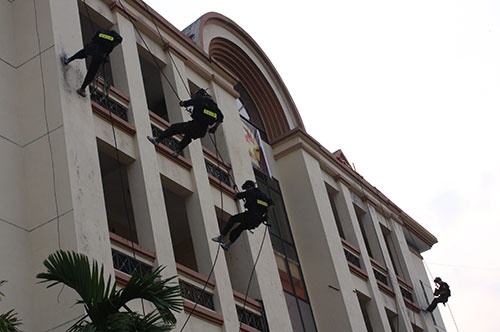 Triển khai đội hình từ trên cao.