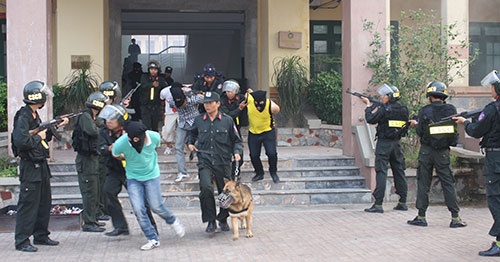  Những phần tử khủng bố bị khống chế.