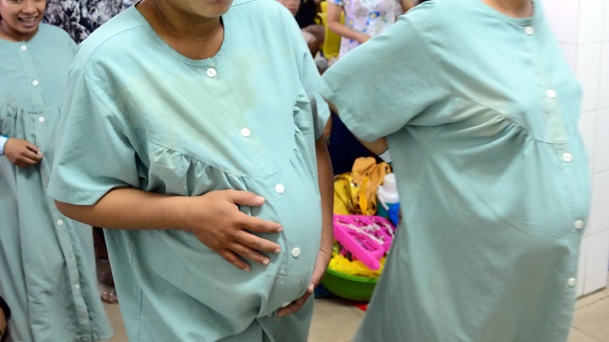 Ban hop dong bi mat voi thieu nu 17 tuoi mang thai ho hinh anh