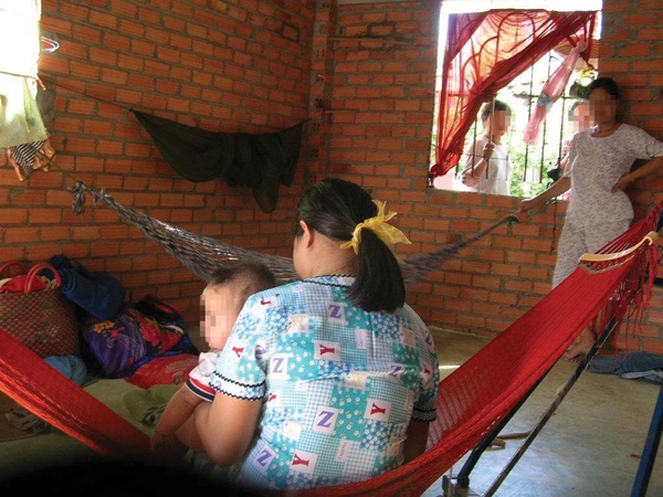 Có thai, phải sinh con khi chưa đủ 15 tuổi không phải là hậu quả duy nhất mà cô bé ở TP.HCM này gánh chịu sau khi bị xâm hại tình dục.