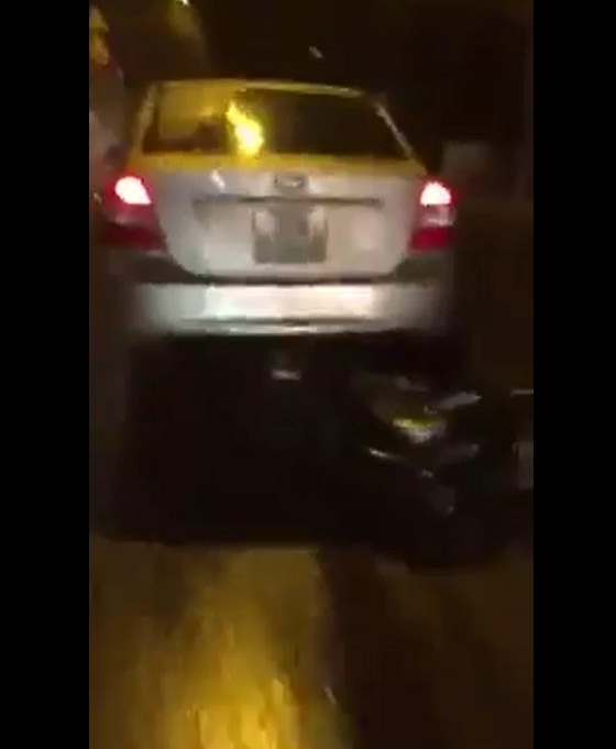 Oto gay tai nan bo chay, keo le xe may hon 2 km hinh anh