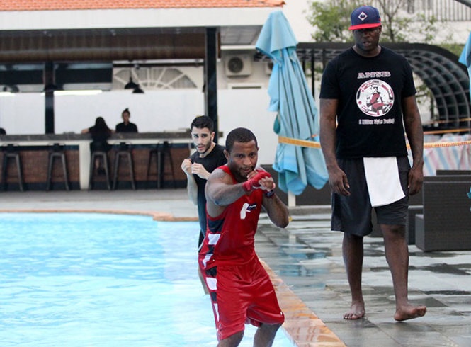 Lo MMA chuyen nghiep giua long Sai Gon hinh anh