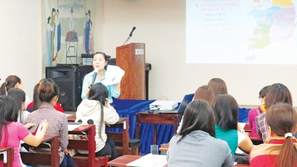 Lớp học được tổ chức tại Tổng lãnh sự quán Hàn Quốc tại TP HCM .