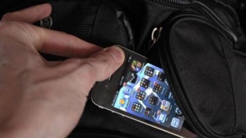 Bat ke trom iPhone 5S cua hang xom de su dung… cho biet hinh anh