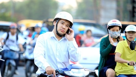 Co xam pham doi tu khi giam sat giao thong qua dien thoai? hinh anh