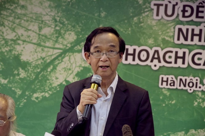 GS. Nguyễn Lân Dũng cho rằng việc chặt hạ hàng loạt cây xanh ở Hà Nội vừa qua là một chiến dịch.