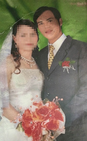 Tấm hình đám cưới thời mặn nồng của vợ chồng Bình.