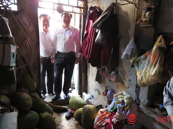 Bi thu Da Nang xuong cho tim hieu doi song nguoi dan hinh anh