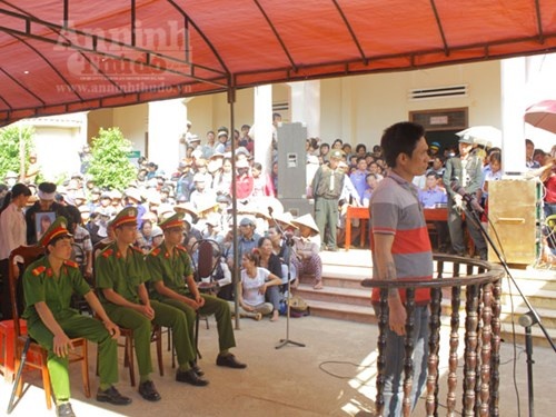 Tu hinh nguoi ham hiep, giet hai be gai hang xom hinh anh