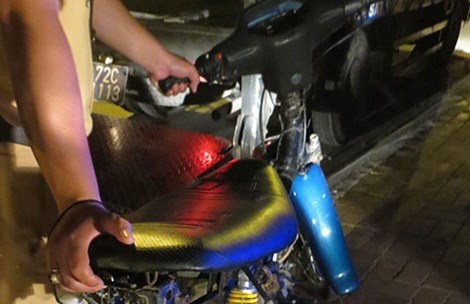 CSGT tạm giữ một xe “độ”.