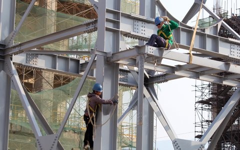 Tại 1 số công trình, việc chấp hành nội quy ATLĐ được đảm bảo.