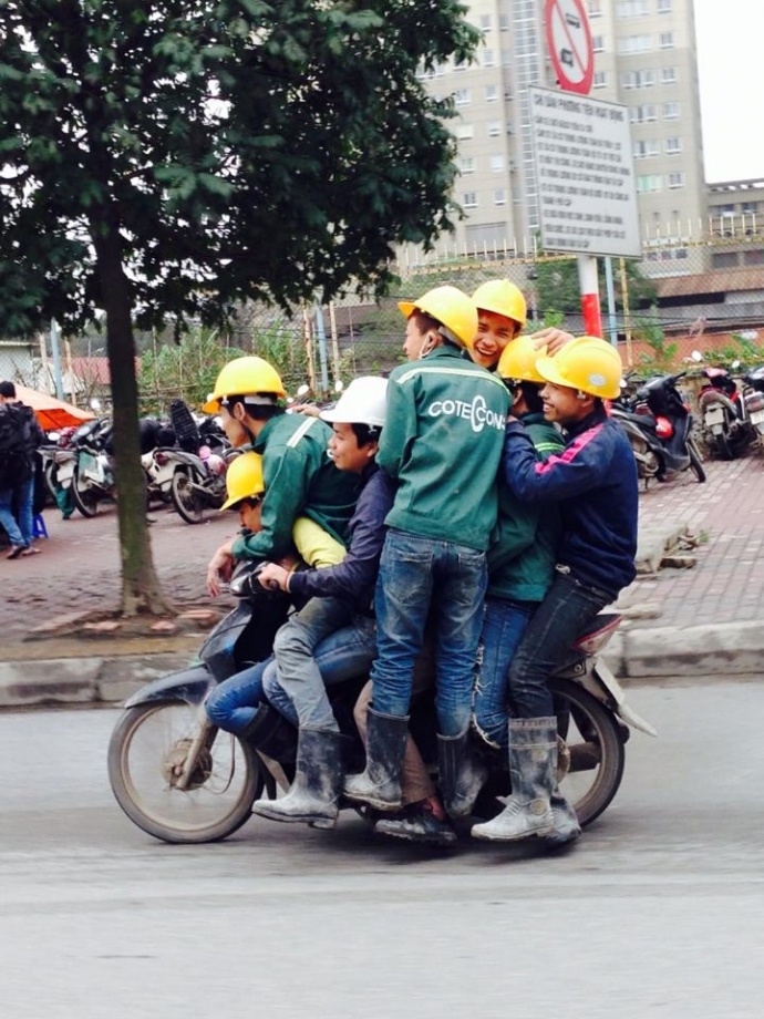 Một hình ảnh khác chụp trên đường Khuất Duy Tiến.