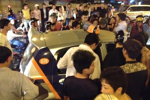 Thuc hu tai xe hat nu nan nhan len nap capo hinh anh