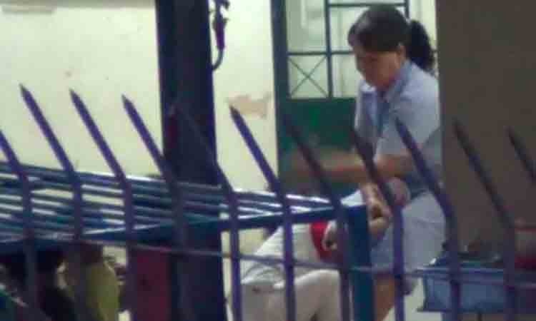 Clip hanh ha tre HIV trong bua an hinh anh