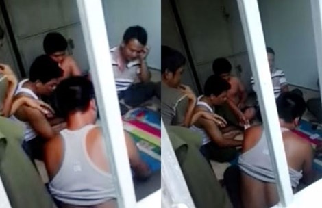 Các cán bộ xã Bình Minh đang đánh bài ăn tiền. (Ảnh cắt từ clip).
