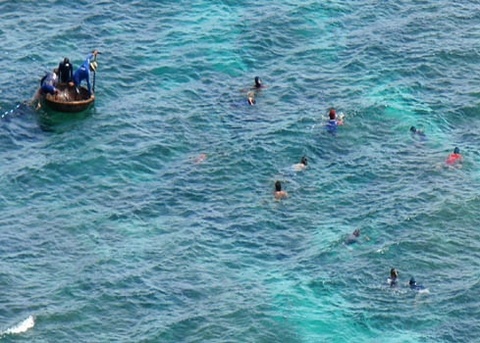 Dai uy tau keo Hai quan 950 bi roi xuong bien hinh anh