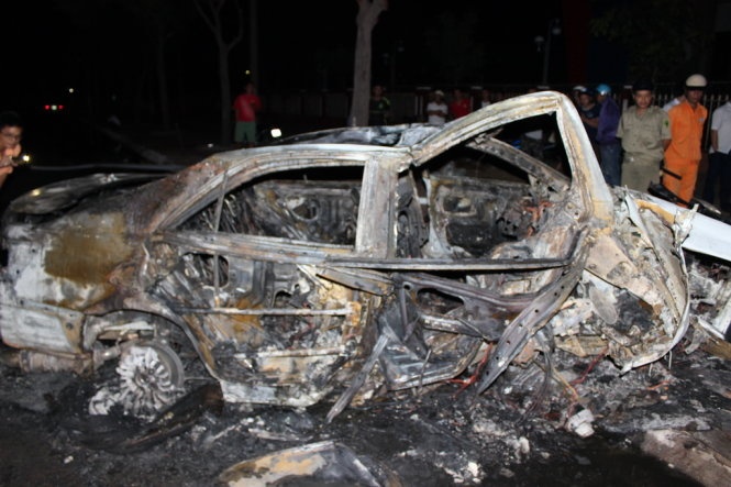 Nguoi dan ong trong xe Camry chet chay khong the nhan dang hinh anh