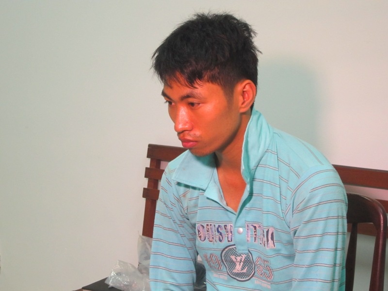 Tu hinh ke siet co thieu phu trong vuon dieu hinh anh