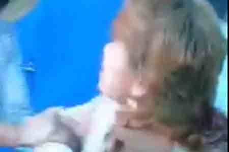 Clip nu quai thao cong so 8 tron khoi tru so cong an hinh anh