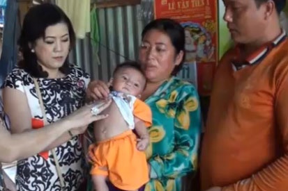 Be trai co hai trai tim hinh anh