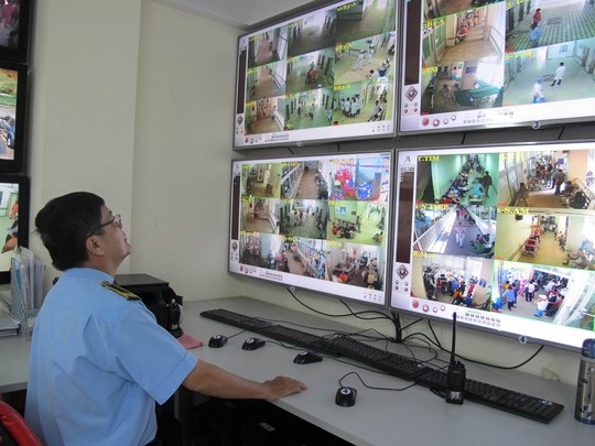 Dao chich 'lam an' trong benh vien hinh anh