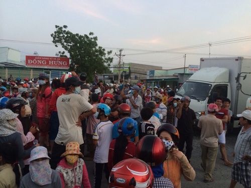 Dan phan doi nha may gay o nhiem, quoc lo un tac hang km hinh anh