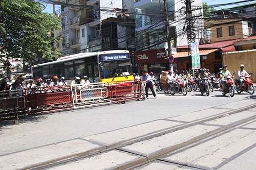 Tranh luan chuyen ga duong sat khoi noi do Ha Noi hinh anh