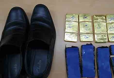 Phi cong, tiep vien mang vang nhan thu lao 250 USD mot kg hinh anh