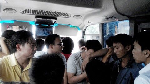 Nghi le 30/4: Xu nghiem xe 'nhoi nhet' qua duong day nong hinh anh