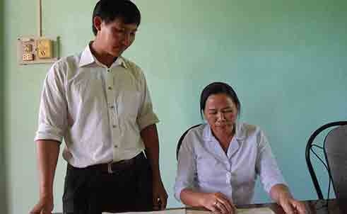 Nguoi phu nu 24 nam lam truong cong an xa hinh anh