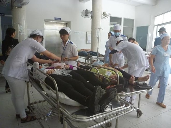 220 cong nhan lai nhap vien nghi ngo doc thuc an hinh anh