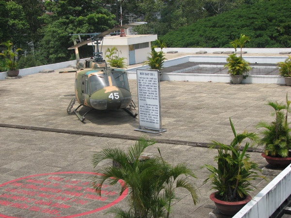 Trên nóc Dinh Độc Lập.