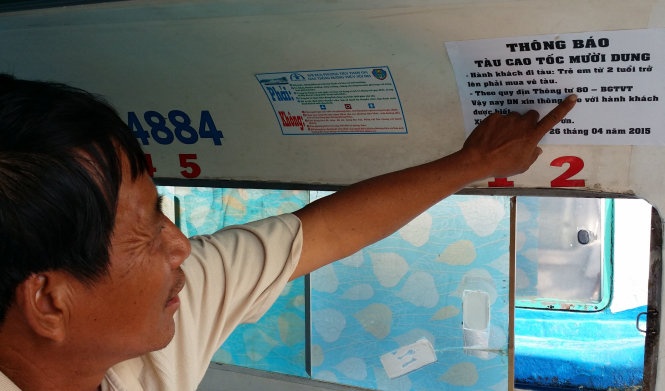 Nguoi dan buc xuc quy dinh tre 1 tuoi phai mua ve tau khach hinh anh