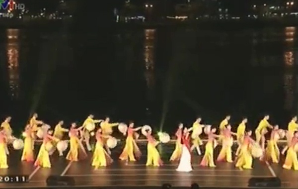 Chuong trinh bat dau voi phan ca nhac mo man Bai ca thong nhat hinh anh