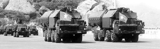 Lữ đoàn 681 duyệt đội hình tại lễ kỷ niệm 60 năm ngày thành lập Hải quân Việt Nam.