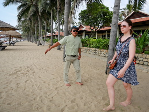 Resort 'cat cu' bai bien cong cong hinh anh