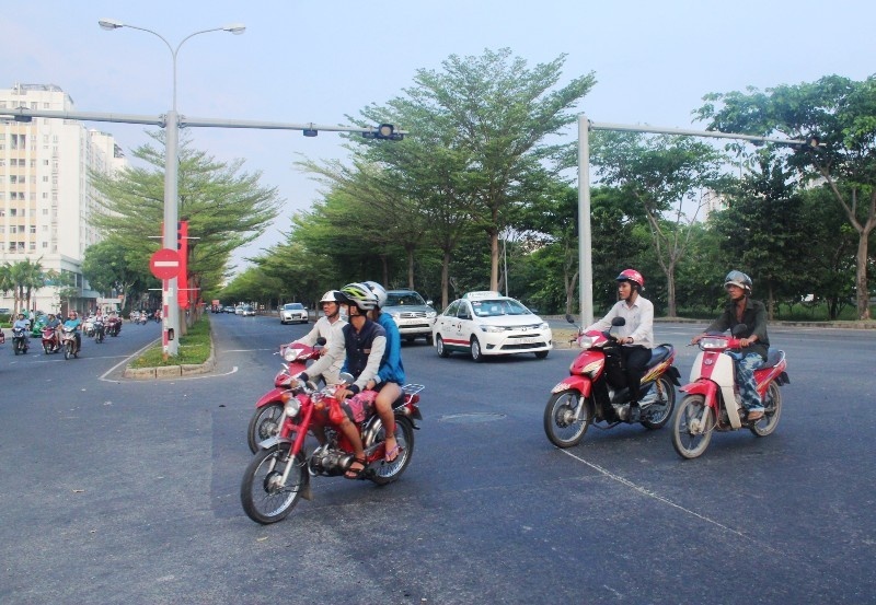 Bay tu than rinh rap nguoi dan tren dai lo nghin ty hinh anh