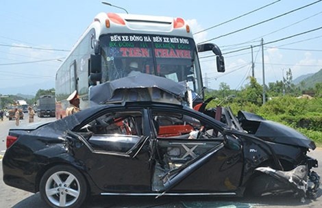 Co hop den, xe khach van lao am am hinh anh