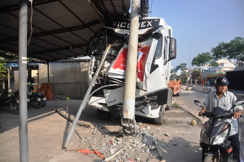 Container mat lai khi do doc gay canh nao loan hinh anh